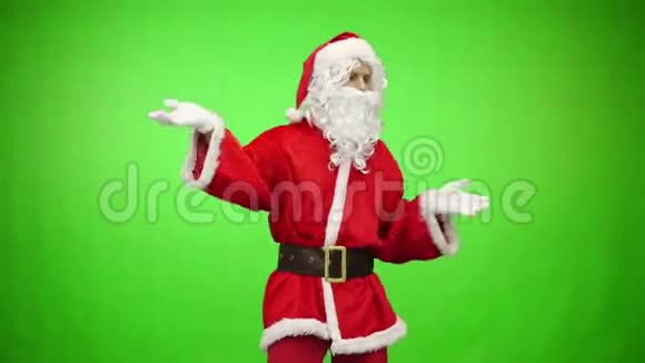 圣诞老人跳舞的彩色钥匙绿色屏幕圣诞老人的滑稽舞蹈与绿色隔离视频的预览图