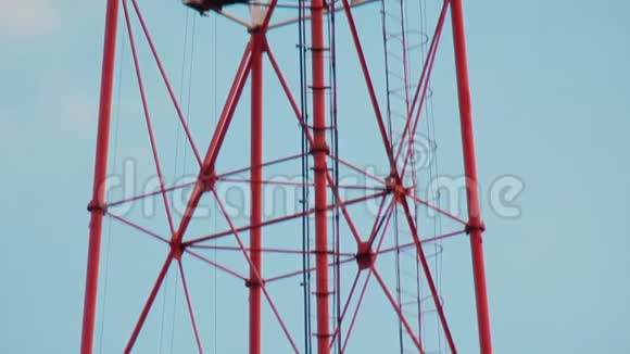 蜂窝链路无线电发射机钢塔结构粉刷视频的预览图