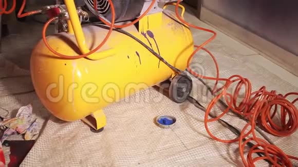 气刷压缩机接线泵空气进入接收器视频的预览图