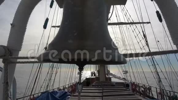高帆船的钟声视频的预览图