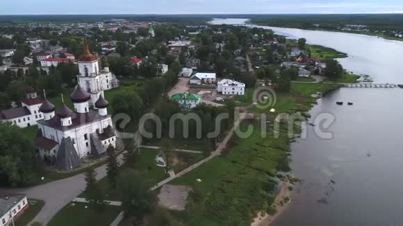 观看东正教教堂大教堂广场空中视频卡尔戈波尔视频的预览图