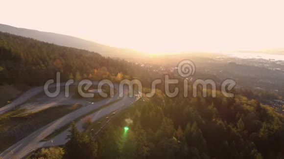 空中镜头史诗山景点俯瞰温哥华日出4K24FPS视频的预览图