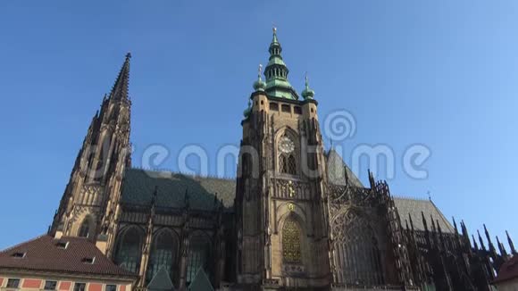 古老的圣维特大教堂特写捷克共和国布拉格视频的预览图