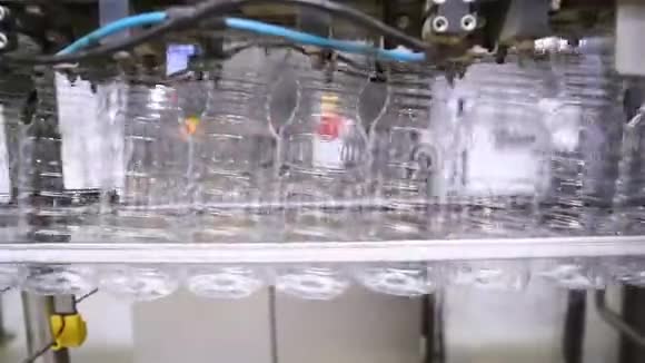 塑料瓶的生产装配线生产环保生产产品视频的预览图