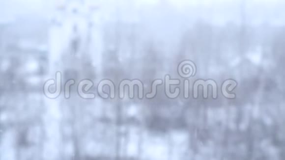 恶劣天气从窗户飞雪视频的预览图