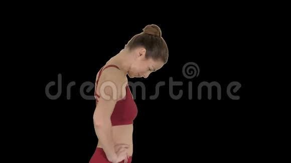 女性步行和做颈部伸展运动以释放紧张阿尔法通道视频的预览图