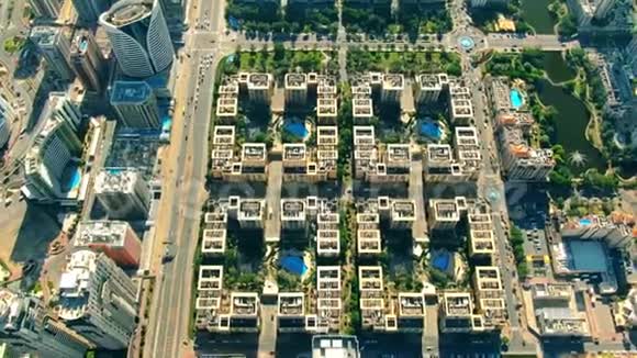 阿联酋迪拜豪华广场公寓的鸟瞰图视频的预览图
