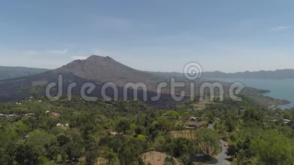 山景观湖和巴图尔火山视频的预览图