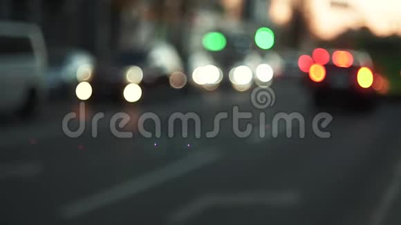 夜城的街道视频的预览图