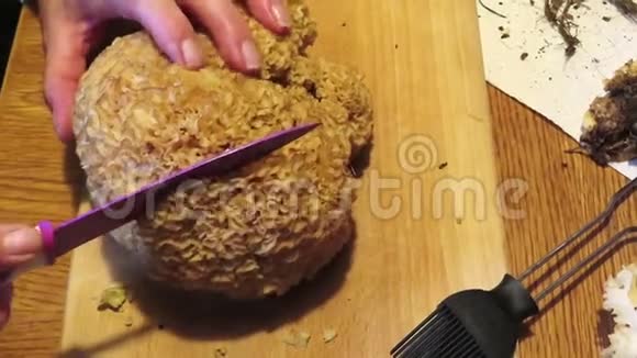 花椰菜木耳片薯片把蘑菇切成薄片煮饭视频的预览图