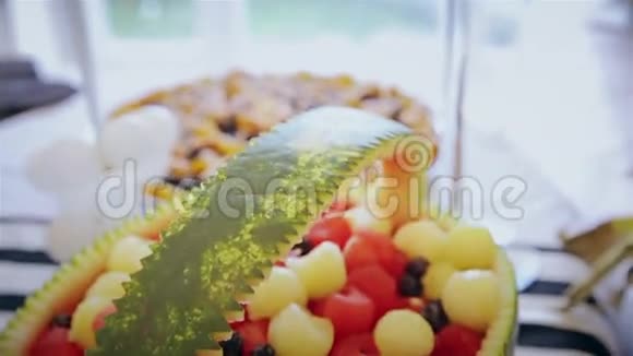 切片水果排列多汁食物视频的预览图