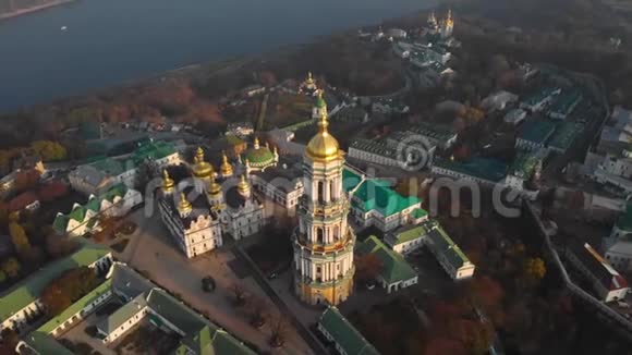 Dnieper海岸的基辅Pechersk修道院视频的预览图