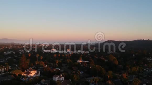 下午撒马尔罕圣巴巴拉上空视频的预览图