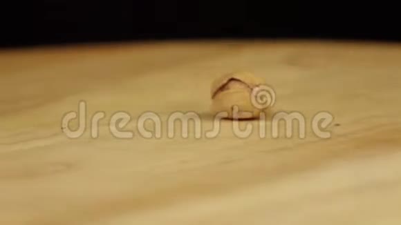 一个旋转360度的木制背景视频的预览图