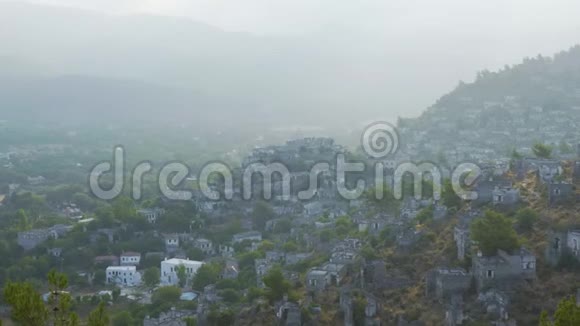 旧山村风景景观鸟瞰视频的预览图
