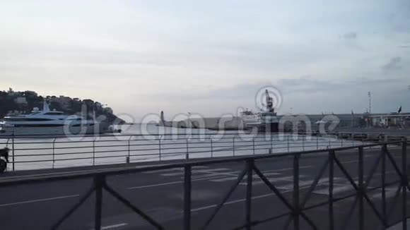 在春季的科特德阿祖尔码头视频的预览图