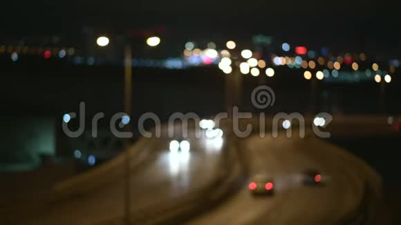 夜间城市街灯背景离焦汽车灯抽象色彩视频的预览图
