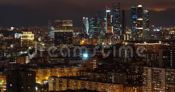 夜晚的城市景观时间莫斯科国际商务中心视频的预览图