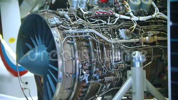 制造飞机涡轮的构造过程视频的预览图