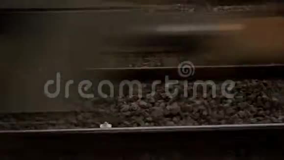 火车高速行驶视频的预览图