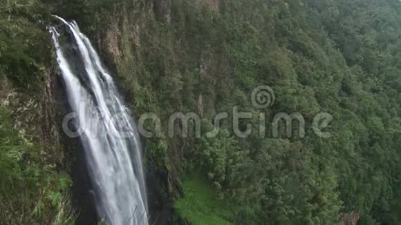 肯尼亚的瀑布视频的预览图