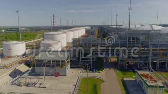 炼油厂空中储气库及服务楼视频的预览图
