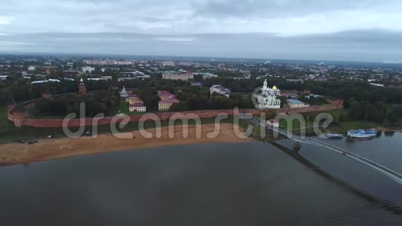 诺夫哥罗德的老克里姆林宫多云的早晨俄罗斯空中录像视频的预览图