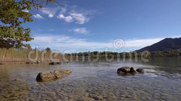 欣赏巴伐利亚泰格恩湖的美景视频的预览图
