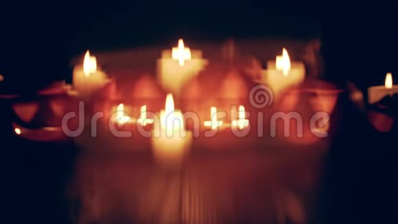 带蜡烛的万圣节南瓜背包焦点视频视频的预览图