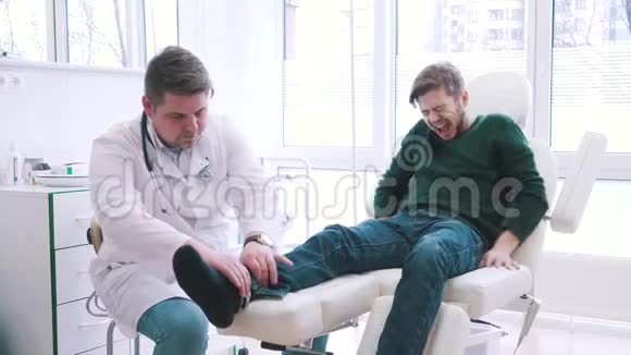 病人在医生的接待视频的预览图