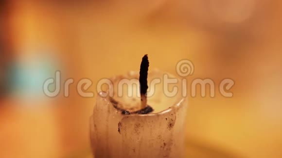 蜡烛被点燃留下燃烧视频的预览图