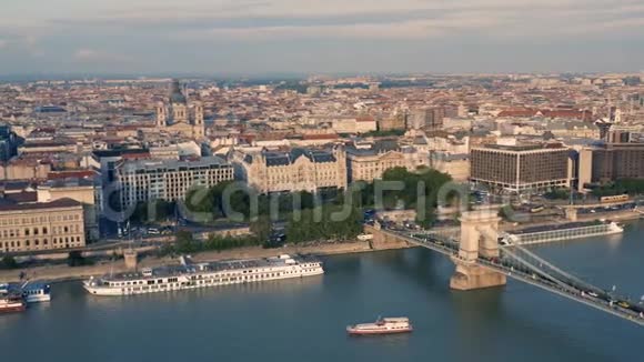 布达佩斯的链桥和圣斯蒂芬巴西利卡视频的预览图