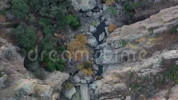 加州马利布溪州立公园的自上而下的视频视频的预览图