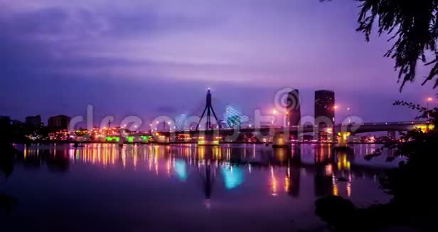 越南岘港2014年4月15日这座桥在越南岘港既多彩又有用视频的预览图