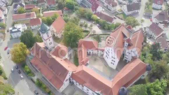 德国小镇繁忙的街道顶景交通欧洲4k视频的预览图