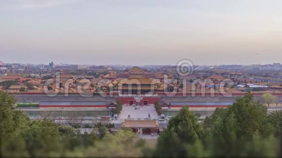 紫禁城和北京天际线中国日落时从景山公园观赏视频的预览图