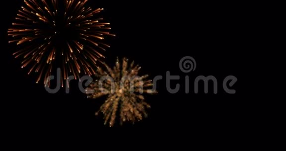 金色的灯光闪烁在黑色的背景上喜庆的新年假期视频的预览图