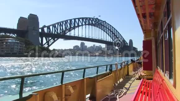 长桥和桥墩视频的预览图