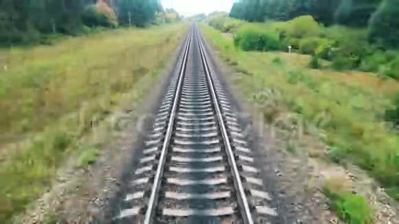 高速行驶时看到的铁路视频的预览图