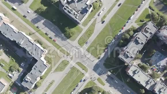 可调节的城市街道与交通交叉口视频的预览图