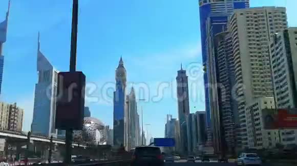 迪拜城市的时间流逝谢赫扎耶德公路和地标景观未来博物馆和世界贸易中心视频的预览图