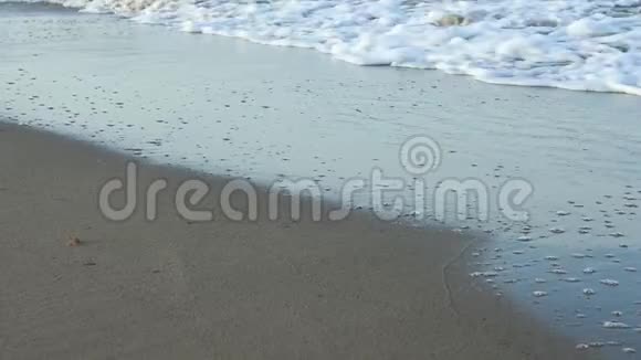 西班牙海滩海水运动视频的预览图