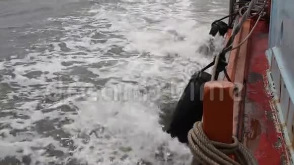 渔船上的轮胎视频的预览图