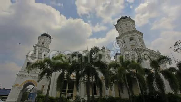 马来西亚柔佛苏丹AbuBakar国家清真寺视频的预览图