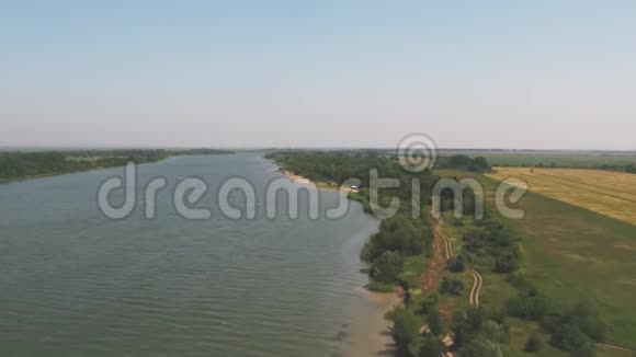 美丽的自然唐河靠近俄罗斯Alytub村的沙滩视频的预览图