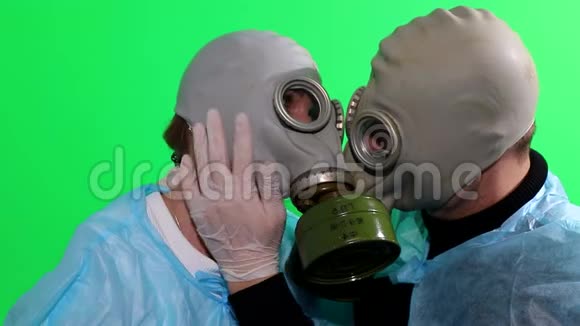 家属戴防护面罩防止冠状病毒流行21世纪问题视频的预览图