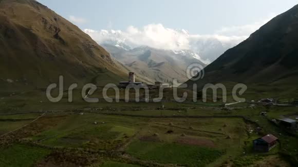Ushguli村的Svan住房和塔楼视频的预览图