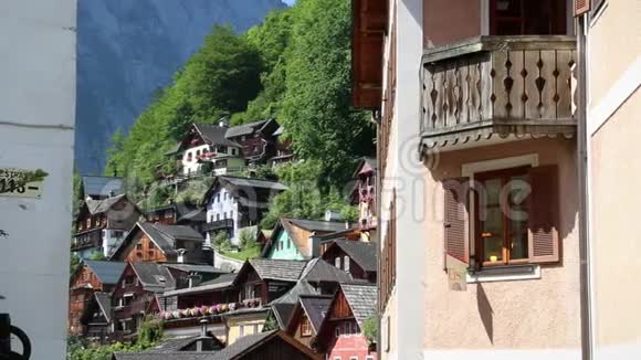 奥地利哈尔斯塔特2019年7月20日充满房屋的村庄哈尔斯塔特奥地利村庄景观视频的预览图