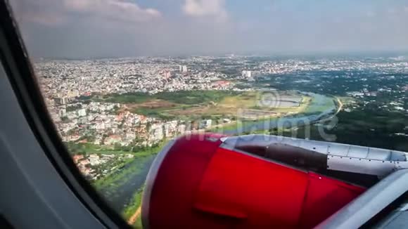 鸟从飞机上俯瞰西贡胡志明市视频的预览图