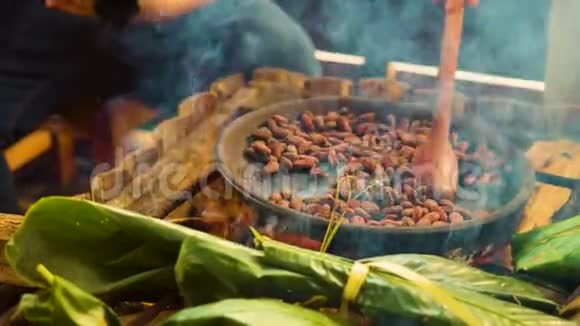 可可豆手工烘焙细节拍摄视频的预览图